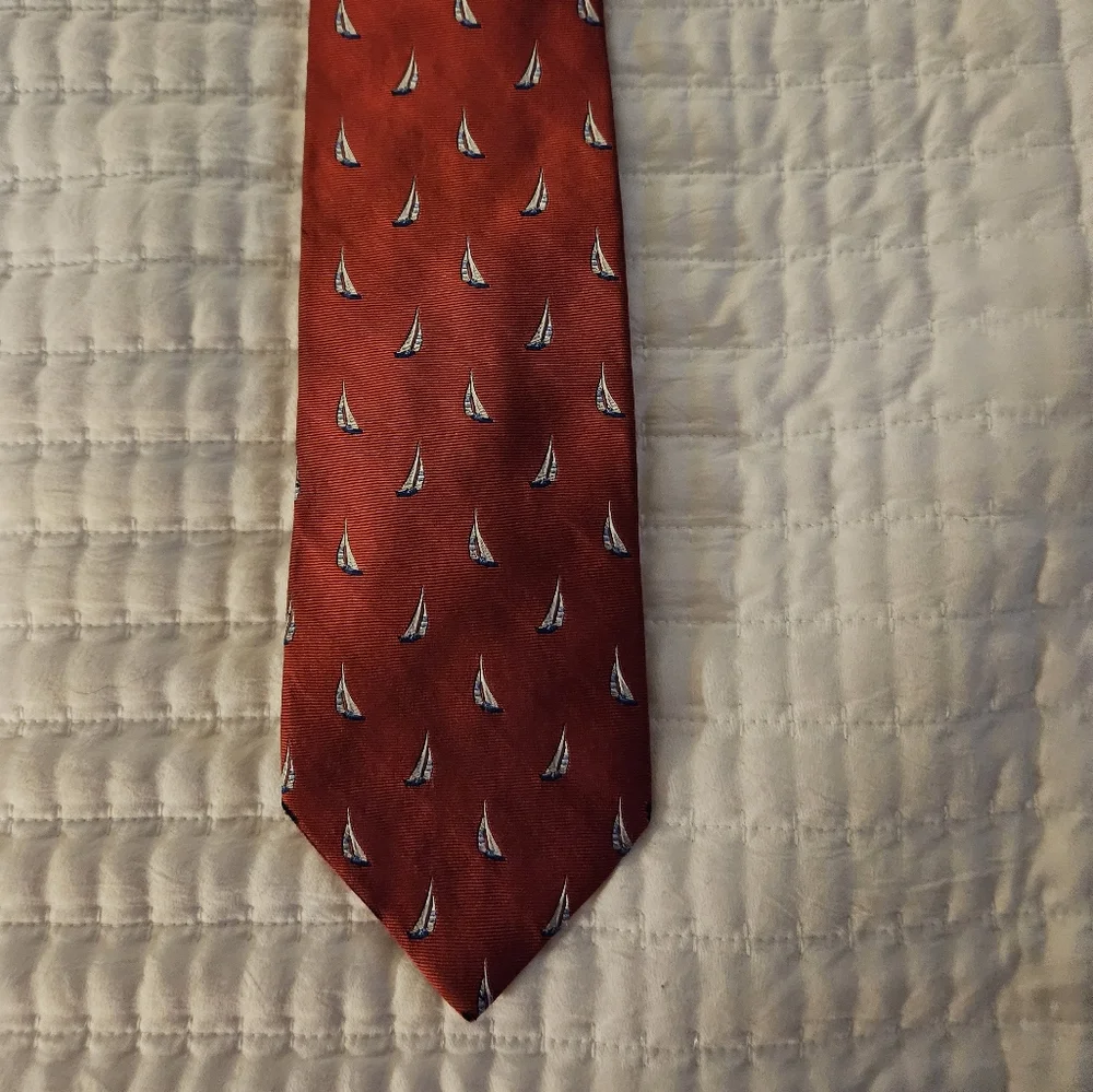 Brooks Brothers Red Sail Boat Tie 100% Silk - Picture 1 of 3